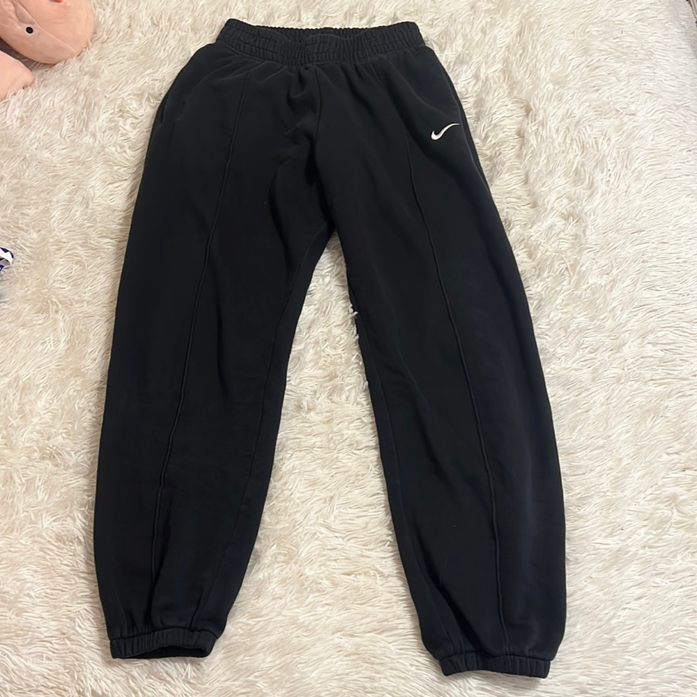 BLACK NIKE SWEATPANTS